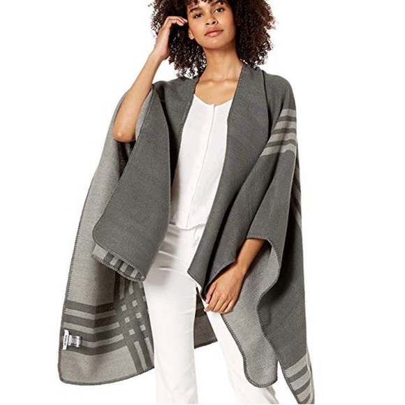 BB DAKOTA Reversible Charcoal Plaid Blanket Wrap, O/S - Picture 2 of 11